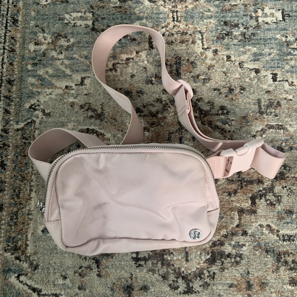 Lululemon Everywhere Belt Bag